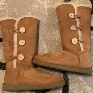 UGG Bailey Button Triplet II Boot - Chestnut
